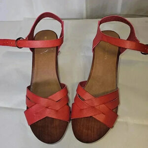 NWOT Madden Girl orange chunky heel sandles